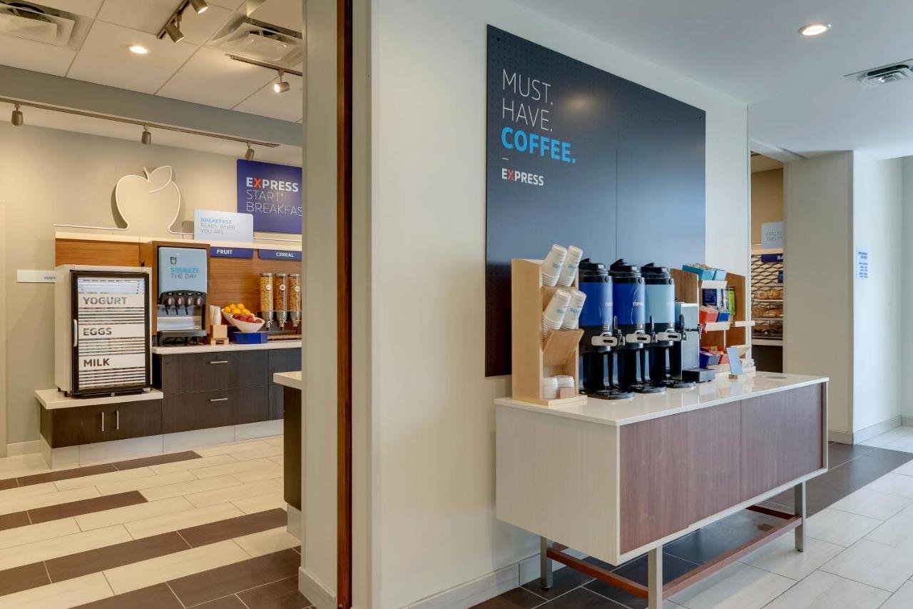 Holiday Inn Express - Wilmington - Porters Neck By Ihg Dış mekan fotoğraf