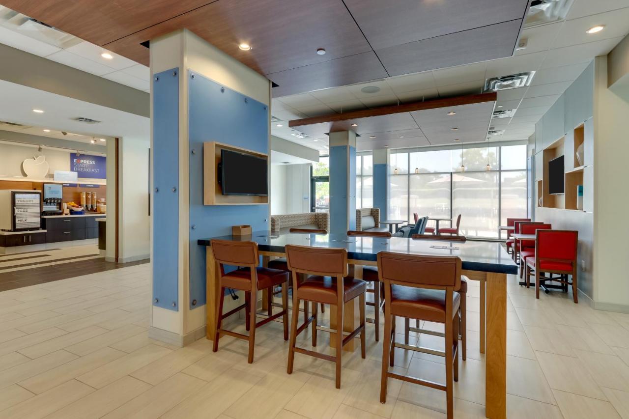 Holiday Inn Express - Wilmington - Porters Neck By Ihg Dış mekan fotoğraf