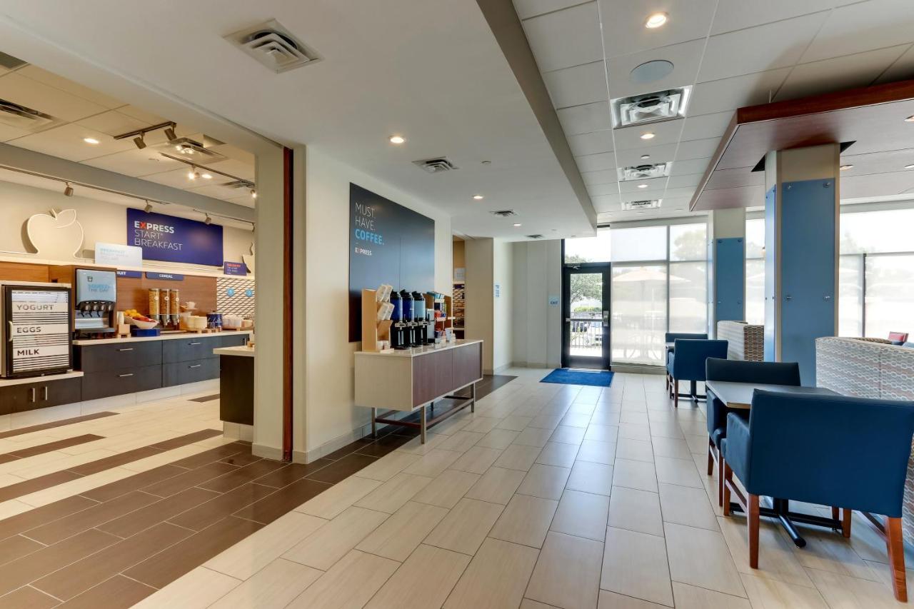 Holiday Inn Express - Wilmington - Porters Neck By Ihg Dış mekan fotoğraf