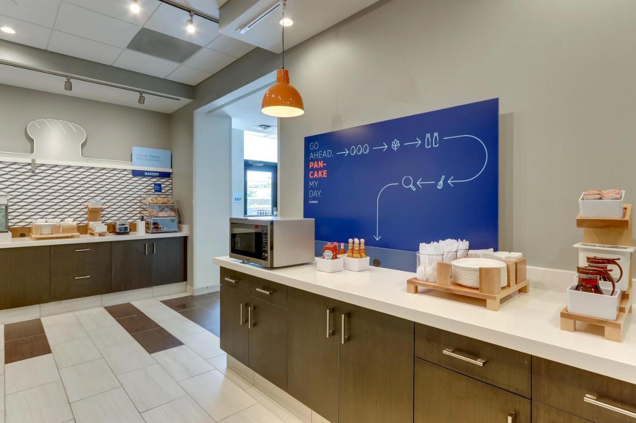 Holiday Inn Express - Wilmington - Porters Neck By Ihg Dış mekan fotoğraf